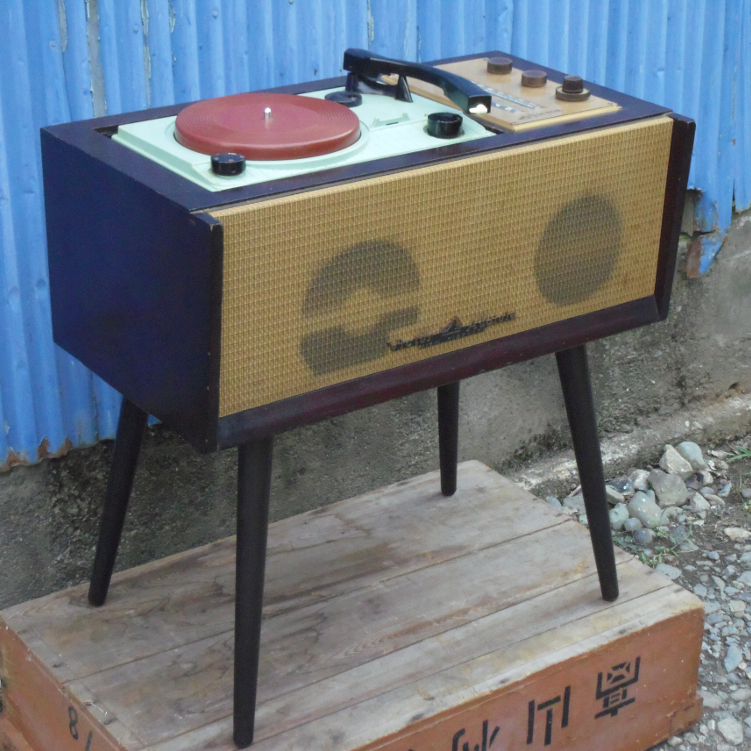 超激得，SALE Victor Audiola ビクター 電蓄 ポータブルレコードプレーヤー 真空管ラジオ レコードプレイヤー ジャンク品(その他)｜売買されたオークション情報、yahooの商品情報をアーカイブ公開 - オークフ その他