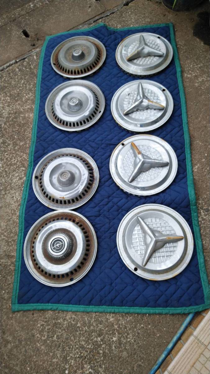 タテグロ　HA30　純正品(だと思います)　ホイールキャップ　当時物　ジャンク扱いで　サビ多い　おまけホイールキャップ4個付き　合計8個