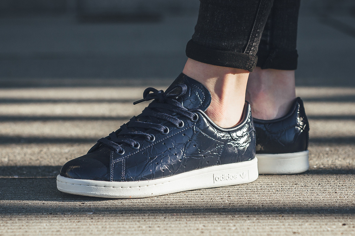 【100%新品，低価】 定価16200円adidas ADIDAS ORIGINALS STAN SMITH W アディダス オリジナルス スタンスミス 紺 スニーカー BB163 22.5cm(22.5cm)｜売買されたオークション情報、yahooの商品情報をアーカイブ公開 - オークファン 22.5cm