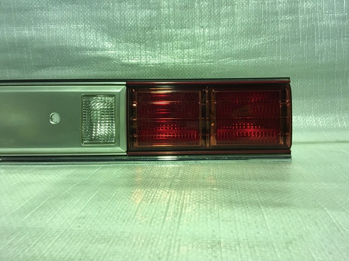 トヨタ センチュリー GZG50 リアガーニッシュパネル テールランプ左右
