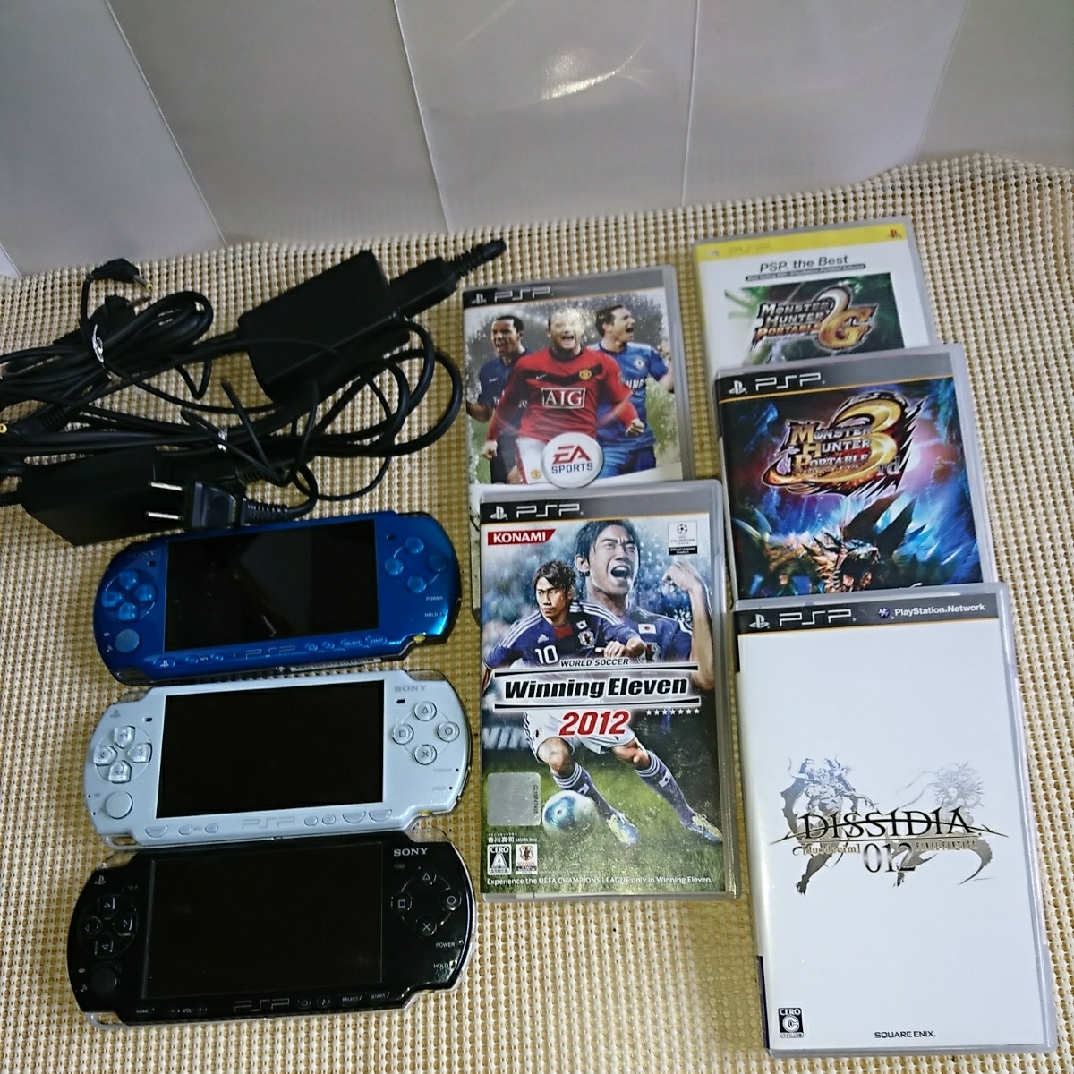 12「ジャンク」PSP 3000蓋無し 1台 2000 2台 アダブタ ソフト付き 修理 