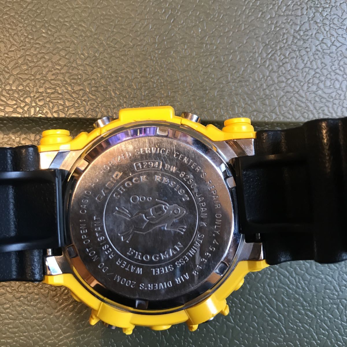 ☆美品☆G-shock DW-8250 フロッグマン 黄色 イエロー 200M CASIO