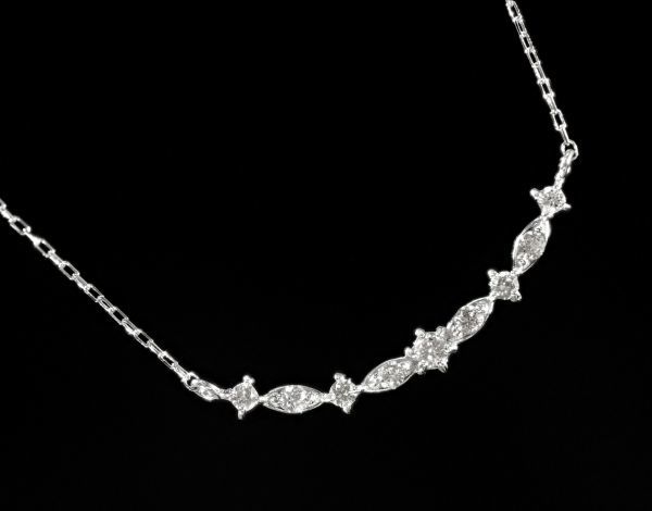 【出品初日特価！】K18 WG ダイヤモンド ネックレス【極美品】 極美】【定価28万】限定入荷 18金製 ゴージャス 高純度 天然