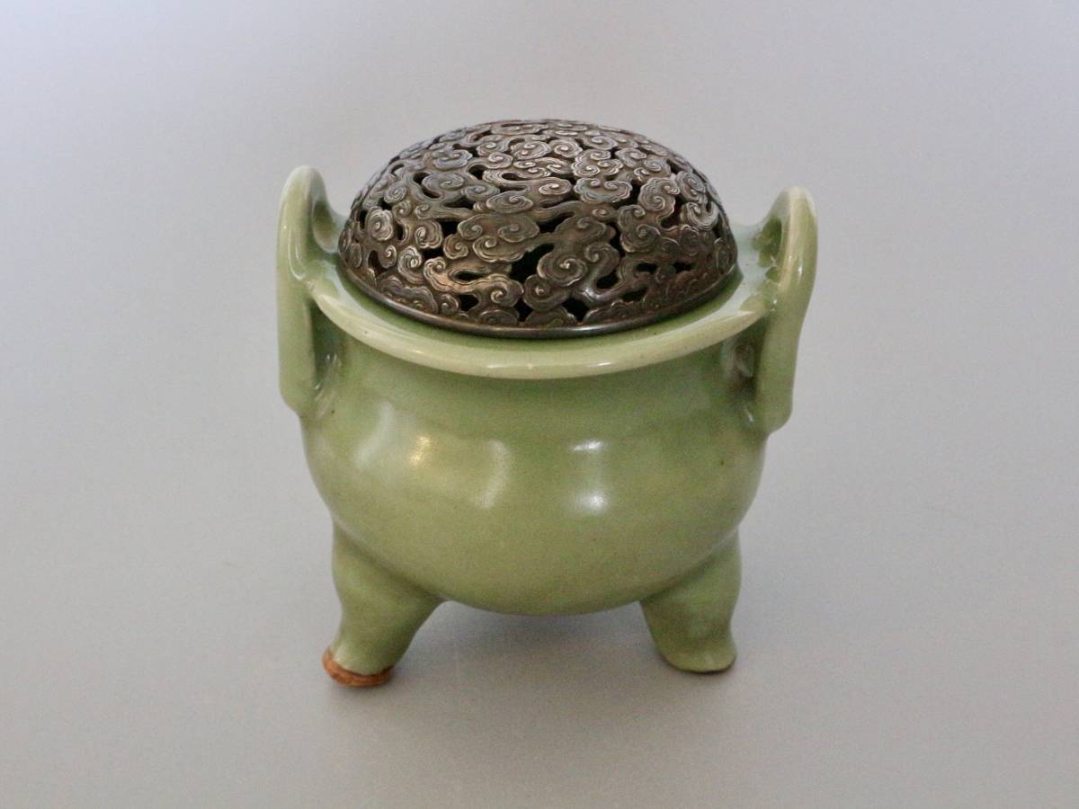 天龍寺青磁 香炉【ホヤ有】 古美術 吉戸 - 天竜寺青磁三足香炉 | 古