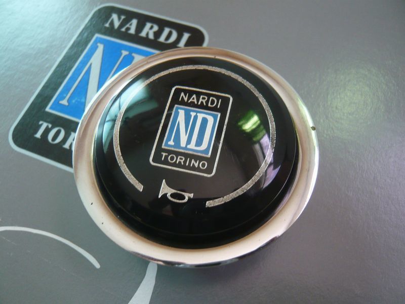 ステアリング　ポール・リカール　ナルディホーンボタン付き！　中古品 NARDI ナルディ クラシック ホーンボタン 中古 0 ナルディクラシック用