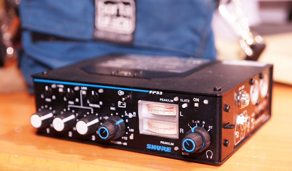 Shure シュアー FP33 3chポータブルミキサー PortaBrace バッグ、ストラップ 付き。