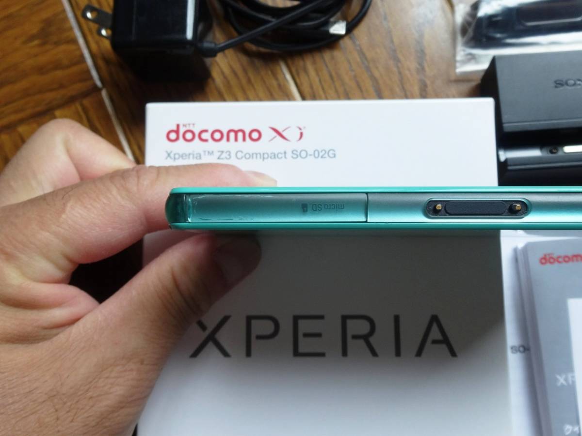☆ソニー Sony Xperia Z3 Compact SO-02G グリーン 【公式通販】