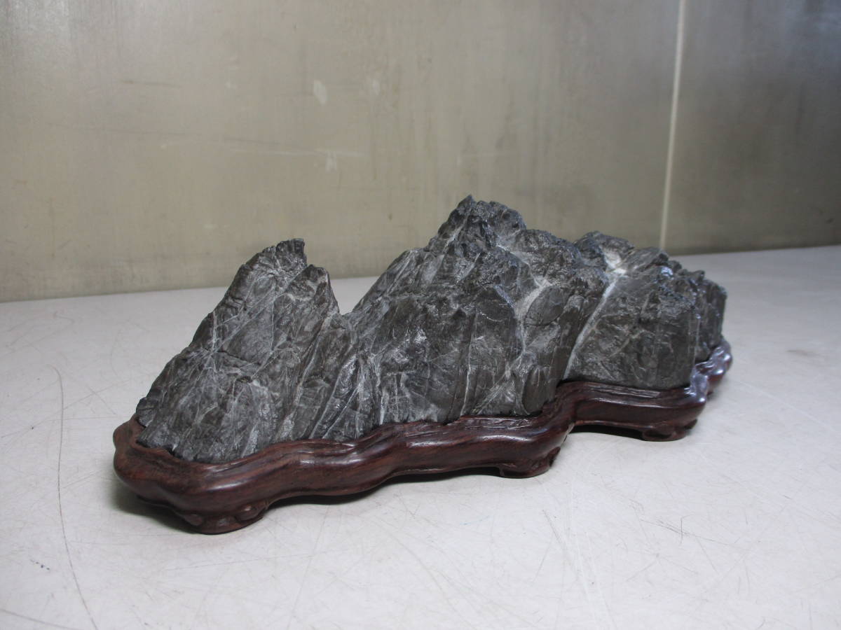 鑑賞石 山景石 マーケット 56.5㎝の通販はau 山型 台座付