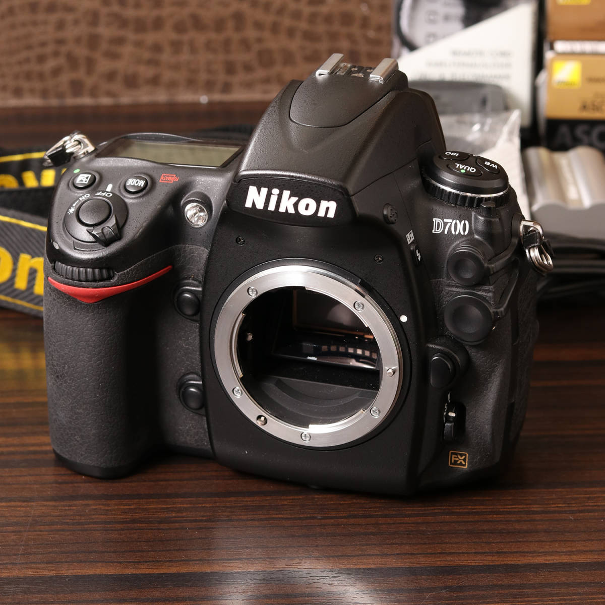 Nikon D700 一眼レフ ニコン レンズおまけ Nikon D700ボディとおまけ 