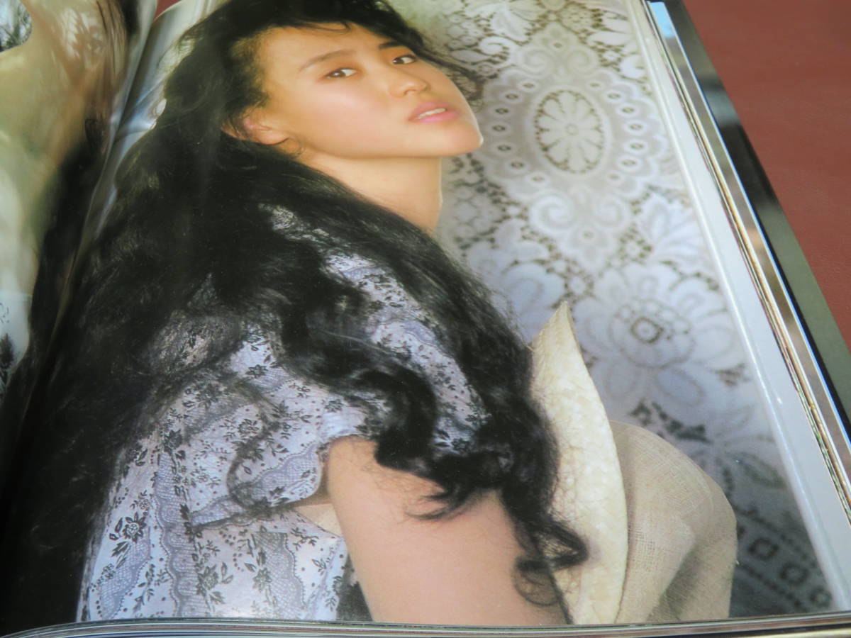 写真集 松田聖子 Five Seasons 撮影 篠山紀信 松田聖子 売買されたオークション情報 Yahooの商品情報をアーカイブ公開 オークファン Aucfan Com