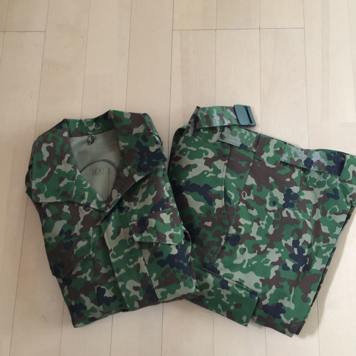 ★新品保管品！陸上自衛隊 迷彩服 上下セット 4A 戦闘服 サバゲー カモフラージュ