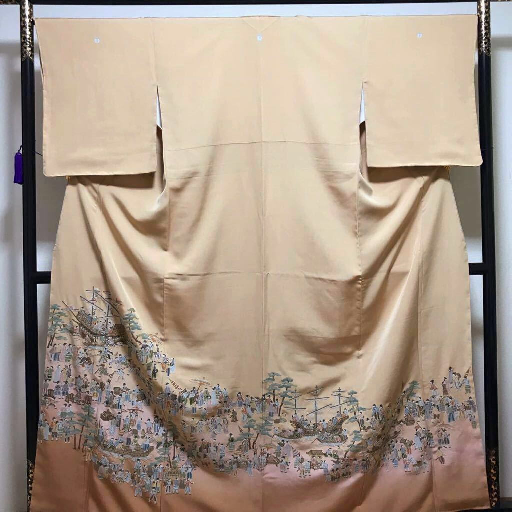 逸品 総相良刺繍 港人物文様の三つ紋色留袖 手刺し刺繍 ぼかし染 未使用品 縮緬 正絹 金糸 共八掛 立ち杏葉紋 相良刺繍 色留袖 -1501-Mサイズのレンタル|きもの365 特選相良刺繍黒留袖 ≪御仕立て上がり・中古美品≫ 「南蛮
