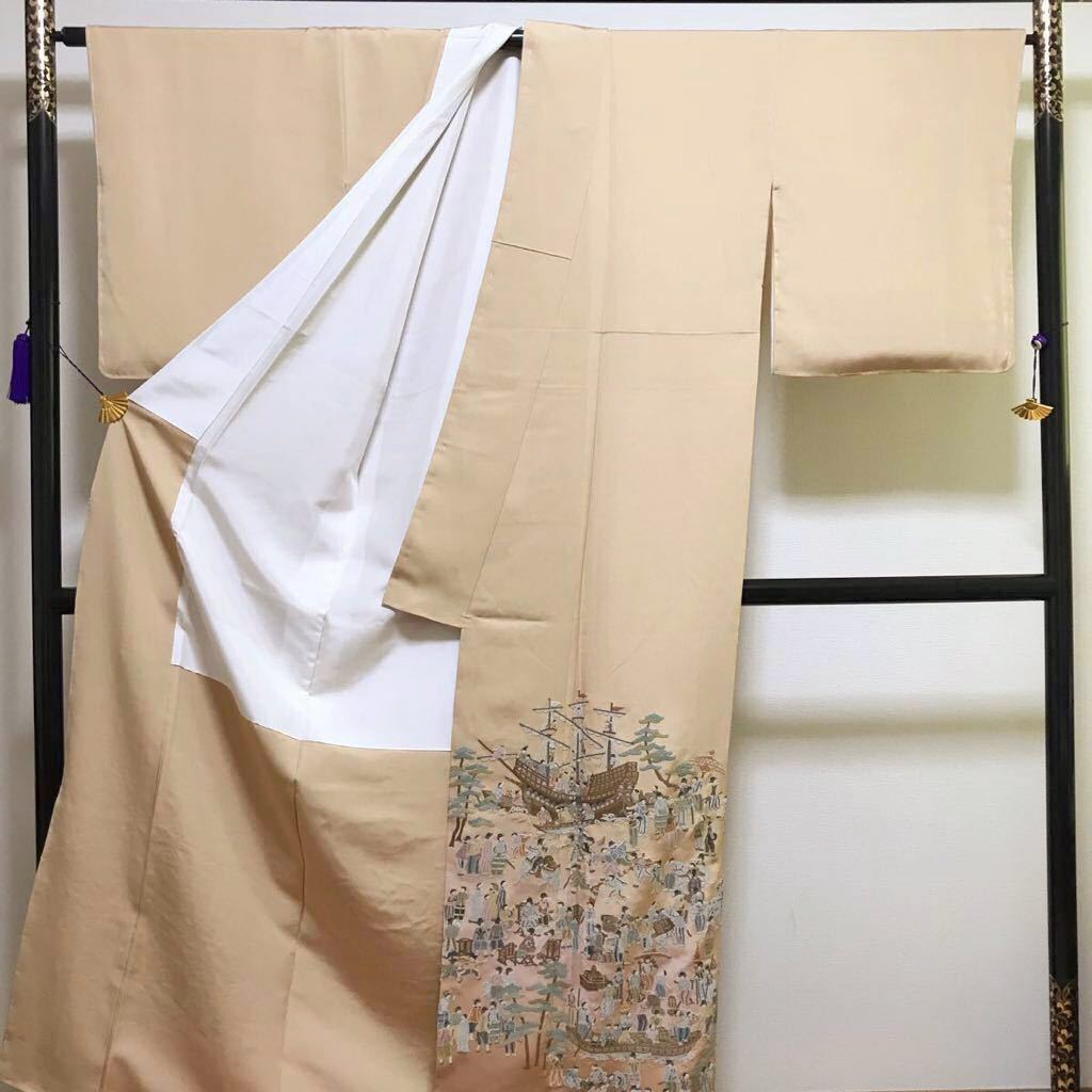 逸品 総相良刺繍 港人物文様の三つ紋色留袖 手刺し刺繍 ぼかし染 未使用品 縮緬 正絹 金糸 共八掛 立ち杏葉紋 相良刺繍 色留袖 -1501-Mサイズのレンタル|きもの365 特選相良刺繍黒留袖 ≪御仕立て上がり・中古美品≫ 「南蛮