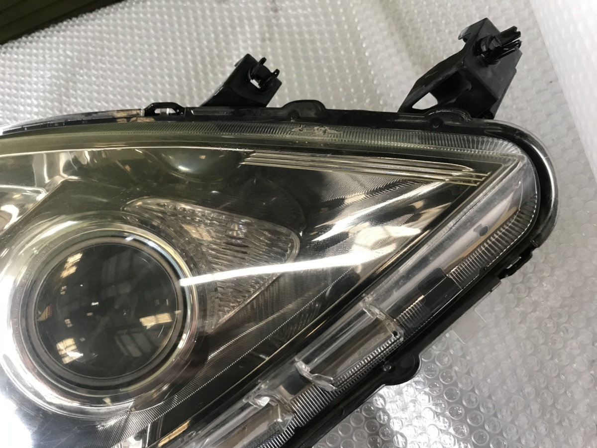 トヨタ アイシス プラタナ ANM10W 右ヘッドライト HID レンズ KOITO 44
