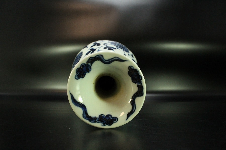 中国清時代 古美術花瓶青花缠枝莲纹玉春壶乾隆年製在銘