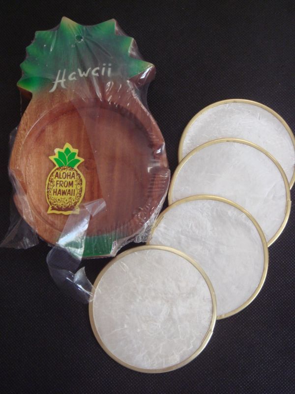 未使用　ハワイ産コースター　4枚　パイナップルの入れ物付き　_1