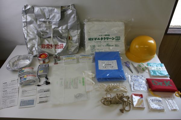 非常持出袋／非常用セット／170801-208-100(防災セット)｜売買されたオークション情報、yahooの商品情報をアーカイブ公開 ...