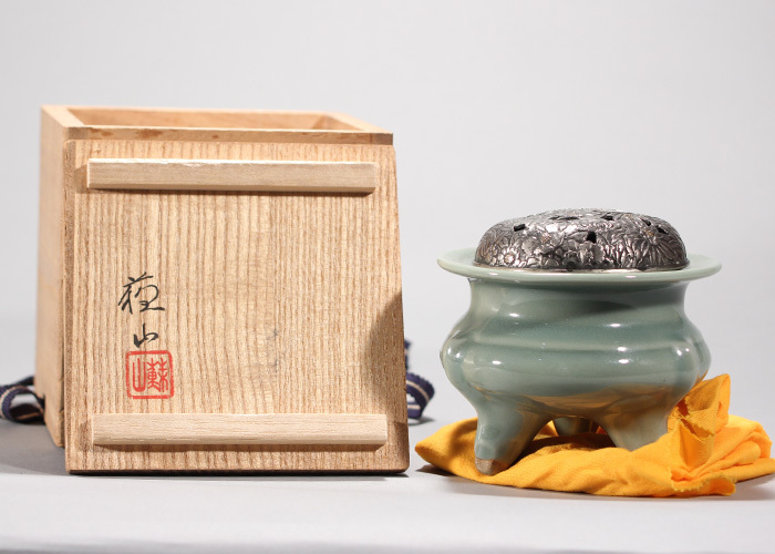 茶道具 諏訪蘇山作 青磁 牛 香合 共箱 M R7261 【公式通販】