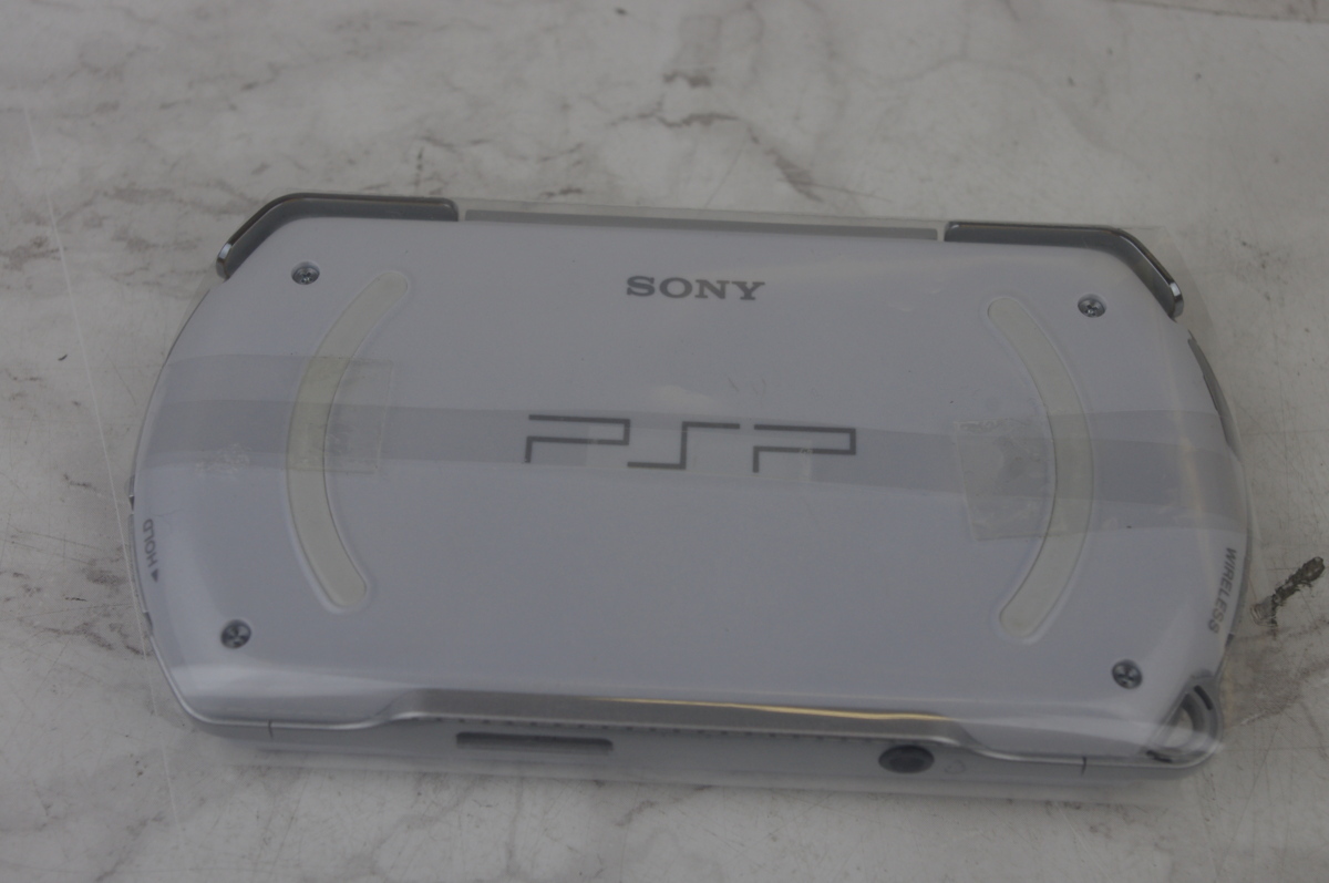 【美品】PSP goプレイステーション・ポータブル go ホワイト PSP-N1000PW 1 売り切り!!