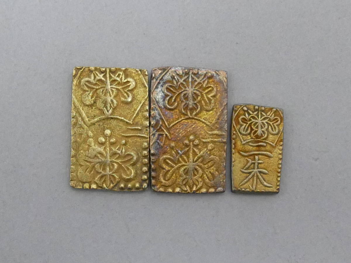 大得価，豊富な 古銭 明治二分判金 2枚＋天保二朱判金 1枚 計3点おまとめ 量目計7.6ｇ 送料185円 同梱OK(貨幣)｜売買されたオークション情報、yahooの商品情報をアーカイブ公開 - オークファン その他