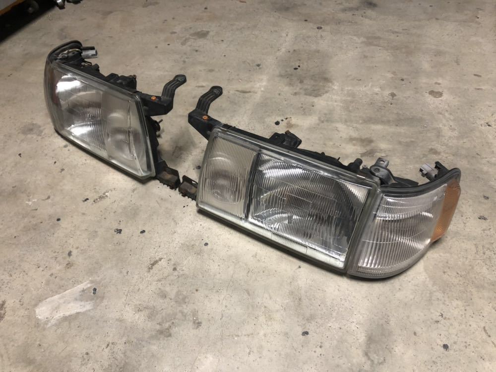 希少！ トヨタ クラウン バン GS136V ヘッドライト コーナーランプ クラウンバン ヘッドライト GS136V 角目4灯 コーナーレンズ トヨタ用