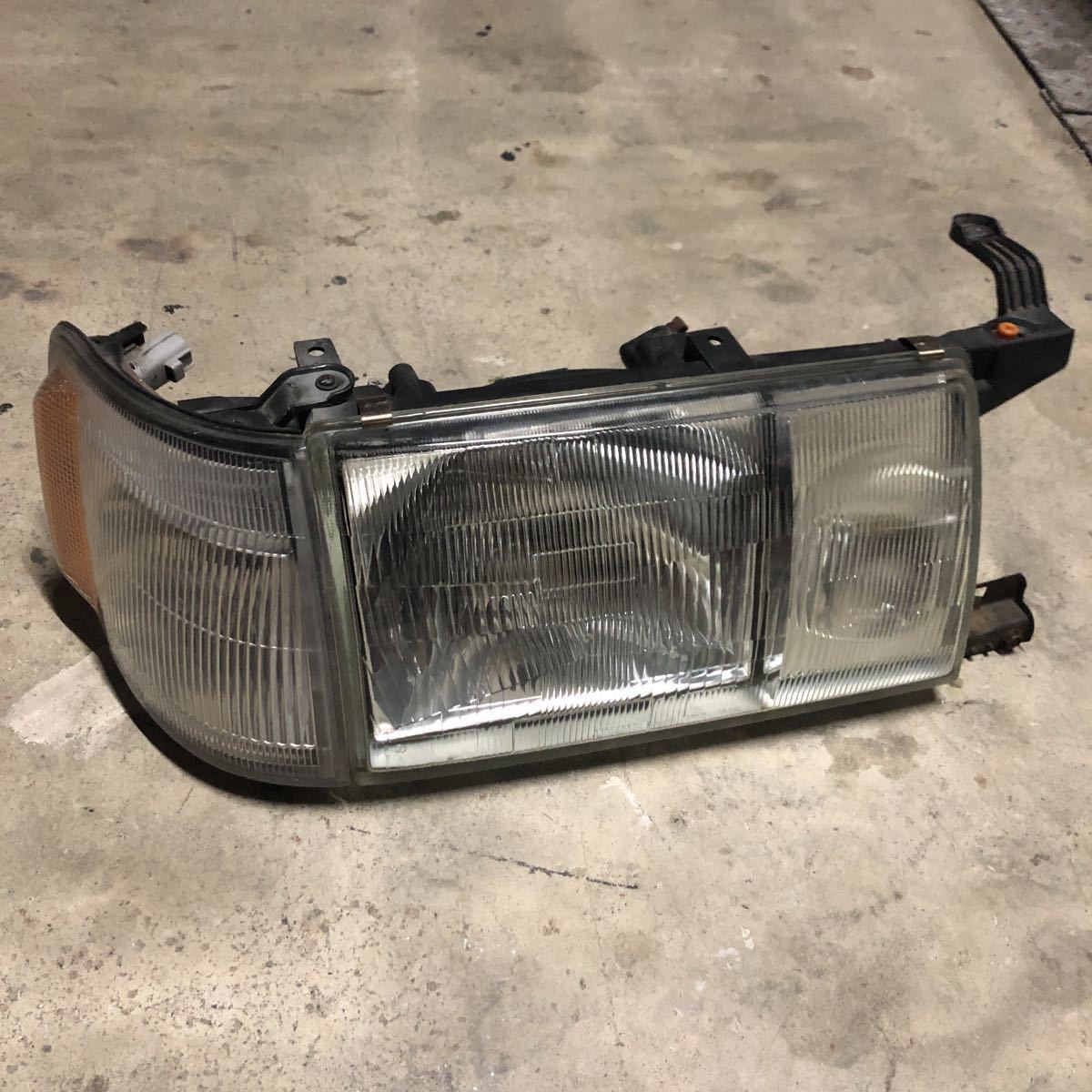 クラウンバン ヘッドライト GS136V 角目4灯 コーナーレンズ トヨタ用