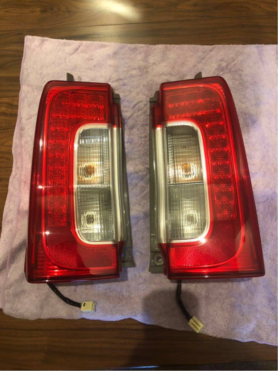 美品!! LA600S タント 純正テールランプ 左右 点灯確認済