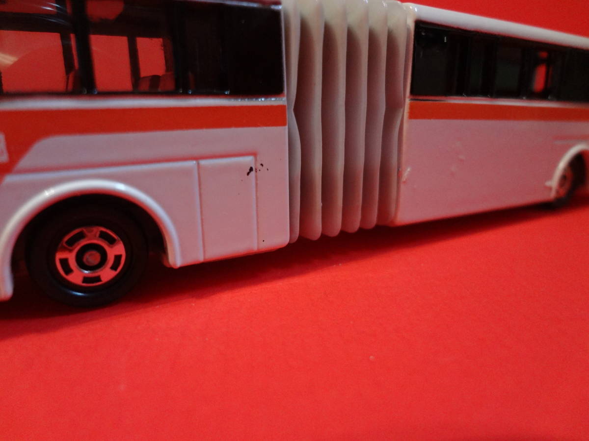 ロングトミカ VOLVO 富士重工 連節バス 1⁄100 トミカ ボルボ L4 - TOMY