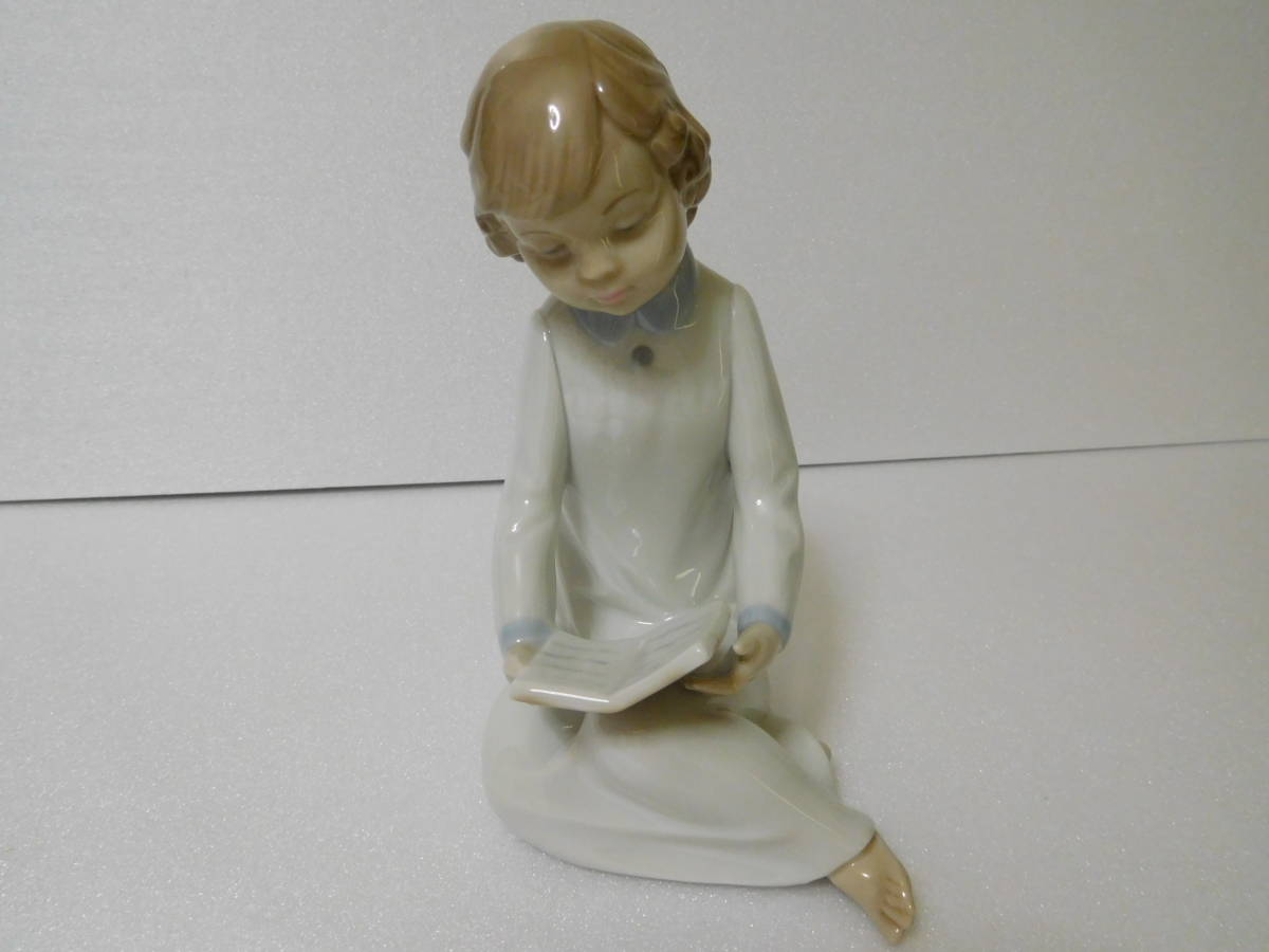 ☆NAO/ナオ☆リヤドロ/リアドロ☆座って読書する男の子☆陶器