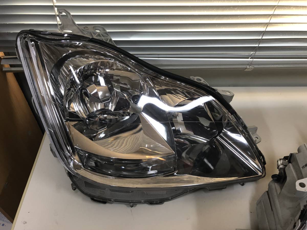 ☆トヨタ クラウン純正HIDヘッドライト GRS180/181/182 STANLEY30-301