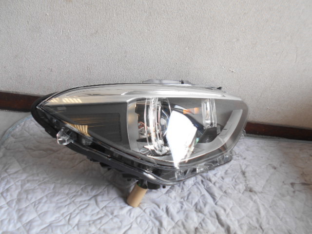 ② ＢＭＷ　１シリーズ　ヘッドライト右　F20　前期　1LL 010 741-24