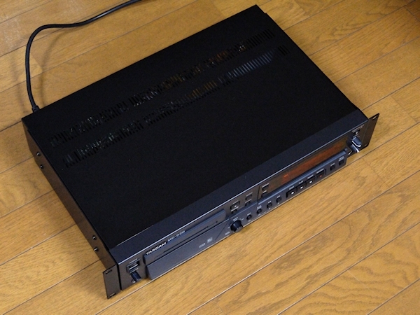 ☆極上品 TASCAM MD-02B バランス入出力装備 2011年製 MDLP・グループ
