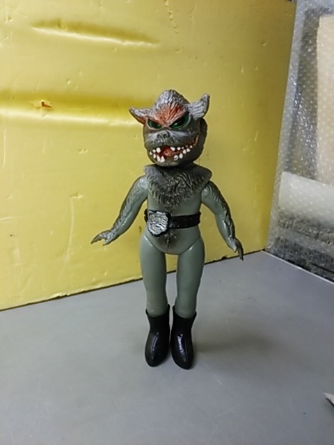 仮面ライダー ソフビ」の落札相場・落札価格 - 狼男 当時物 ソフビ 