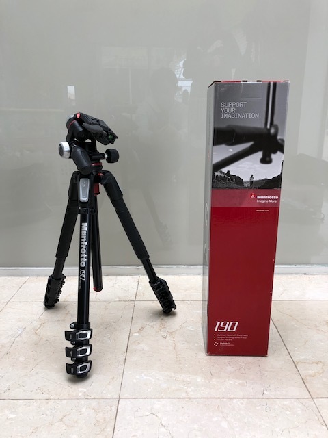 ★☆中古☆美品☆Manfrotto☆MK190XPRO4-3W☆190シリーズ☆アルミ4段+RC2付3Way雲台キット☆マンフロット☆三脚☆★_1