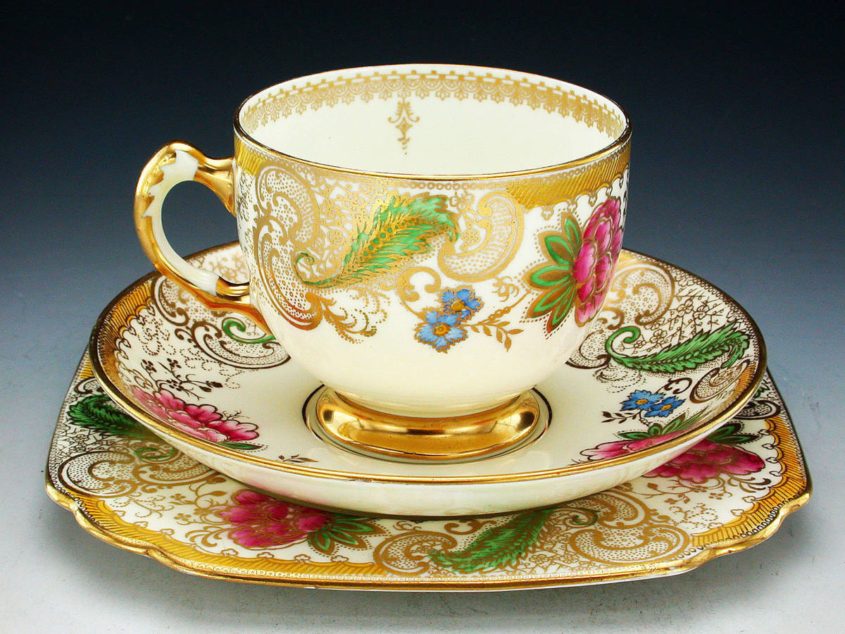 英国アンティーク タスカン 金彩 装飾 キャビネットトリオ カップ