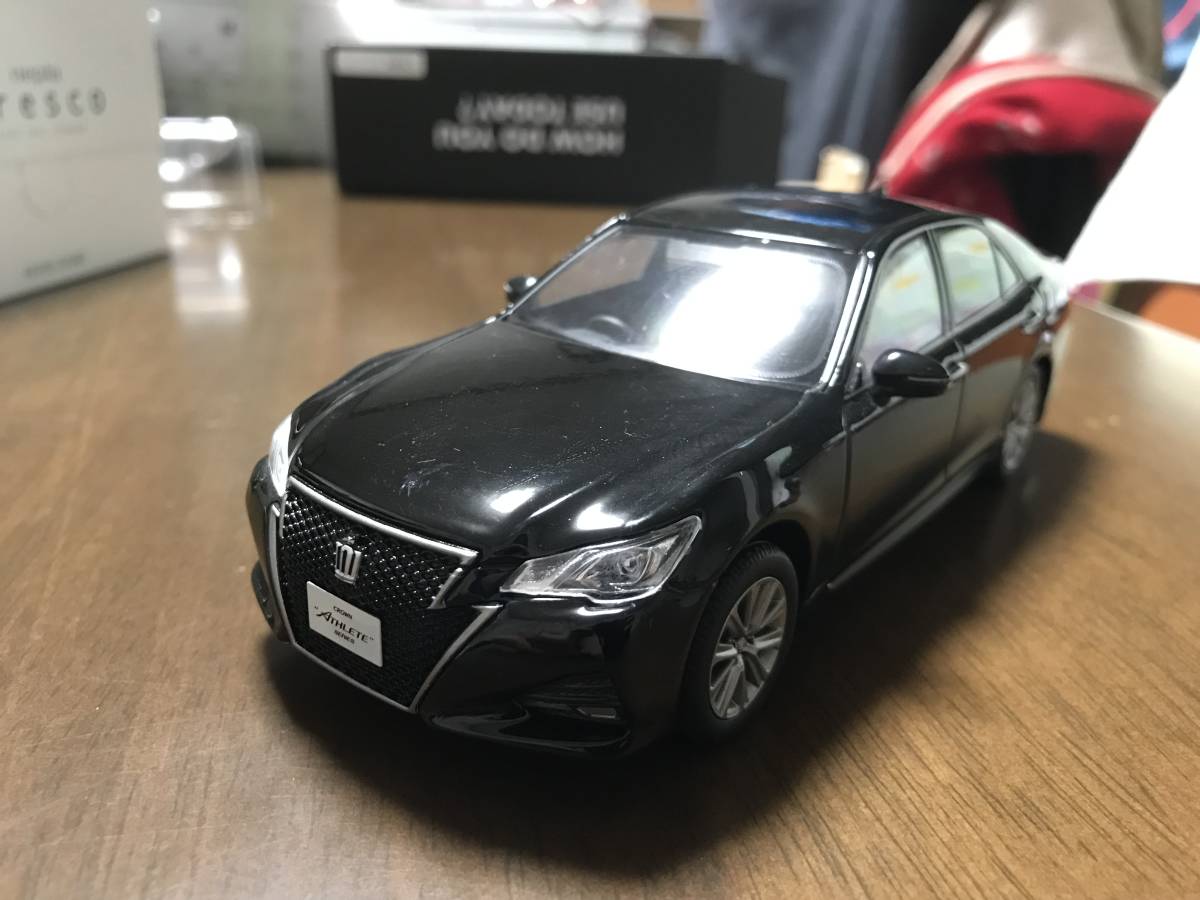 非売品 新品 トヨタ 旧型CROWN 1/30 カラーサンプル ミニカー ガレナ