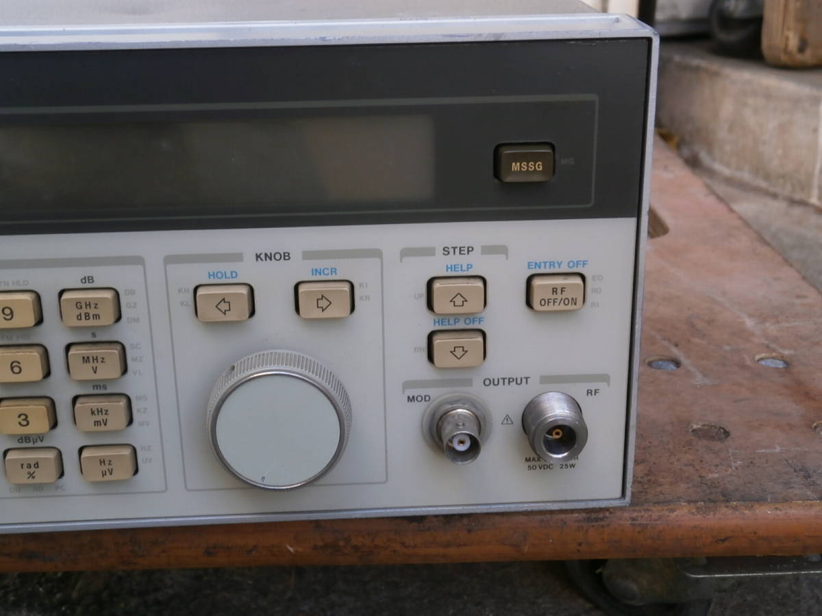 ◆a136◆(K)HP 8642A Signal Generator 通電のみ ジャンク扱い　管（倉）04.15