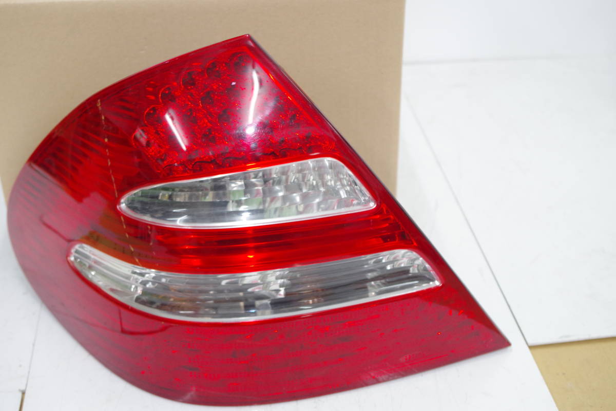 メルセデスベンツ E320 W211 5クラス テールランプ 左 Tail Light