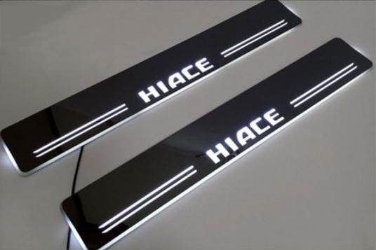 在庫処分 ハイエース 200系 スカッフプレート LED 白 ホワイト 流れる HIACE　動画 連動 鏡面仕樣 シーケンシャル　電装関係 左右２点
