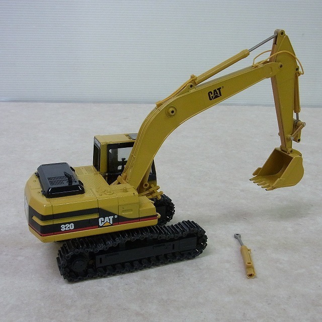 REGA 1/40 CAT 320 三菱新キャタピラー ショベル 難あり【20 【公式通販】