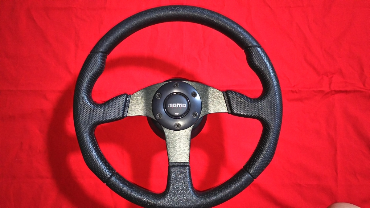 momo M-58 ステアリングホイール