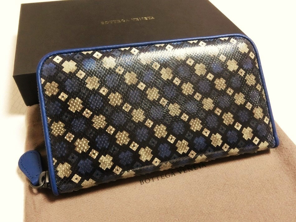 ボッテガヴェネタ イントレチャート 長財布 パイソン 蛇革 イタリア製