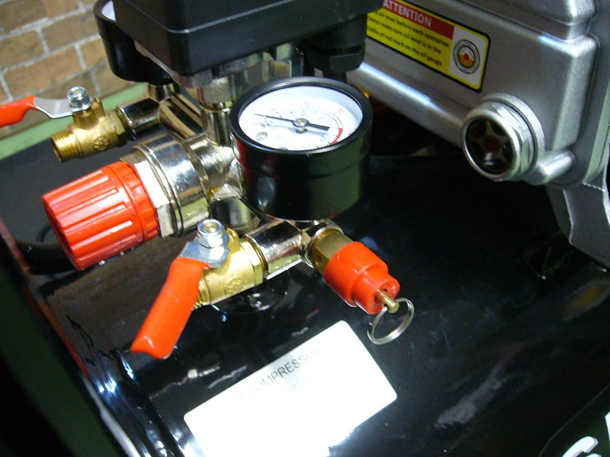 ○ エアーコンプレッサー ジャンク 100V 5馬力 50Lタンク 0.8Mpa 取説 