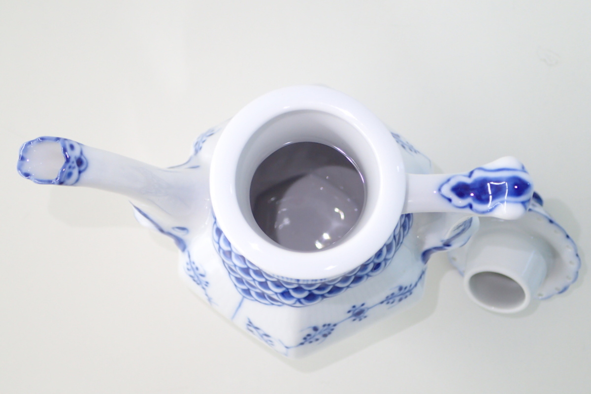 ロイヤルコペンハーゲン ブルーフルーテッド コーヒーポット 顔付き