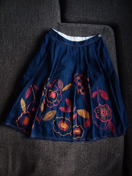 ★藍染めの素朴な佇まい◎フラワーモチーフの刺繍が美しいスカート★ PAL'LAS PALACE パラスパレス インディゴ染め 即決