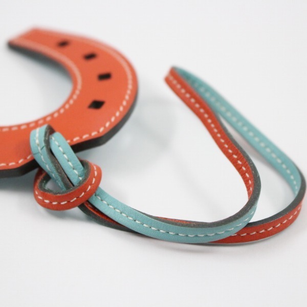 HERMES エルメス 馬蹄バッグチャーム ホースシュー ブルー×レッド系