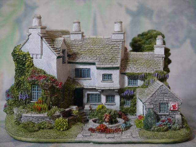 ミニチュアハウス「リリパットレーン：HAZELNUT HALL」 Lilliput Lane