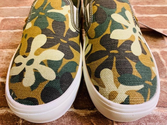 ★24，5cm/新品！バンズ.VANS.花柄&迷彩.スリッポン.総柄.スニーカー.箱付き.アメカジサーフサーファー.西海岸ビンテージヒッピースタイル/Y