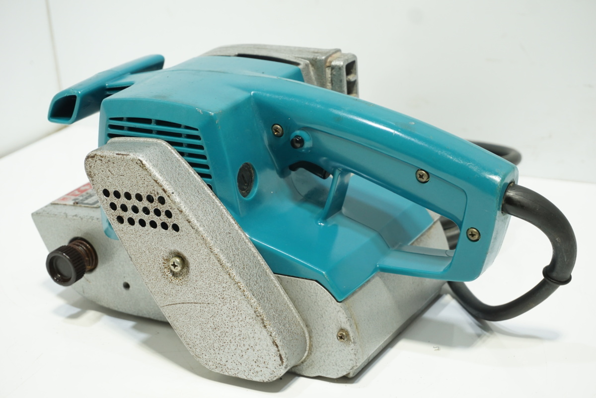 正規品 100 makita マキタ 電気ベルトサンダ 9900B 3K-166(電動かんな)｜売買されたオークション情報、yahooの商品情報をアーカイブ公開 - オークファン 電動かんな