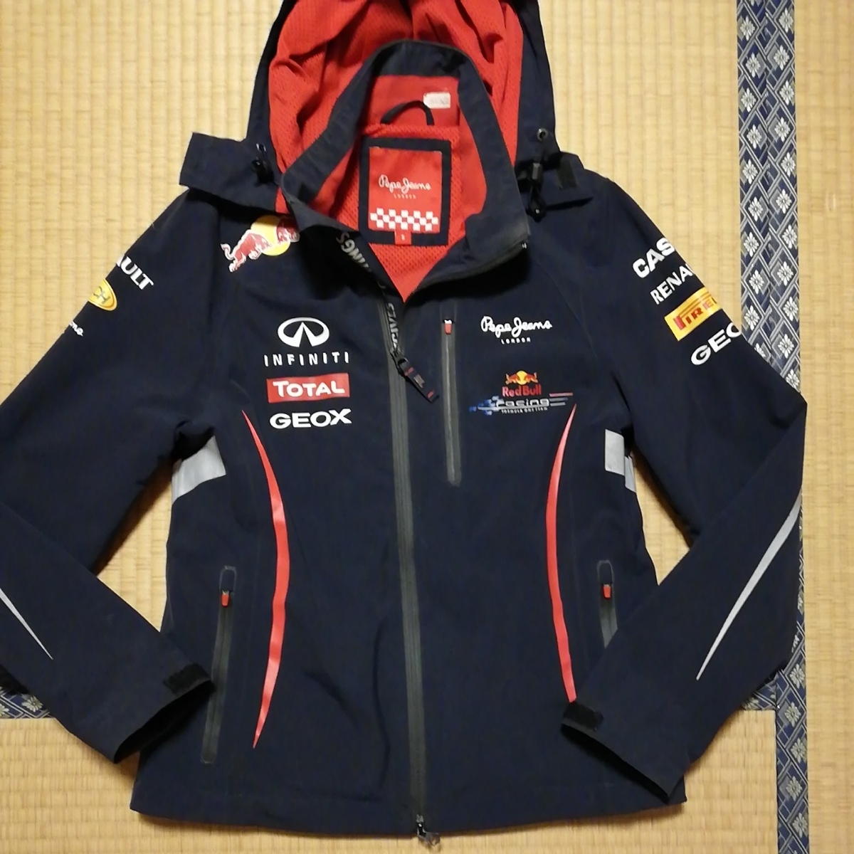 【得価，新作】 支給品 RedBull ウインドブレーカー サイズS レッドブル(F1)｜売買されたオークション情報、yahooの商品情報をアーカイブ公開 - オークファン F1
